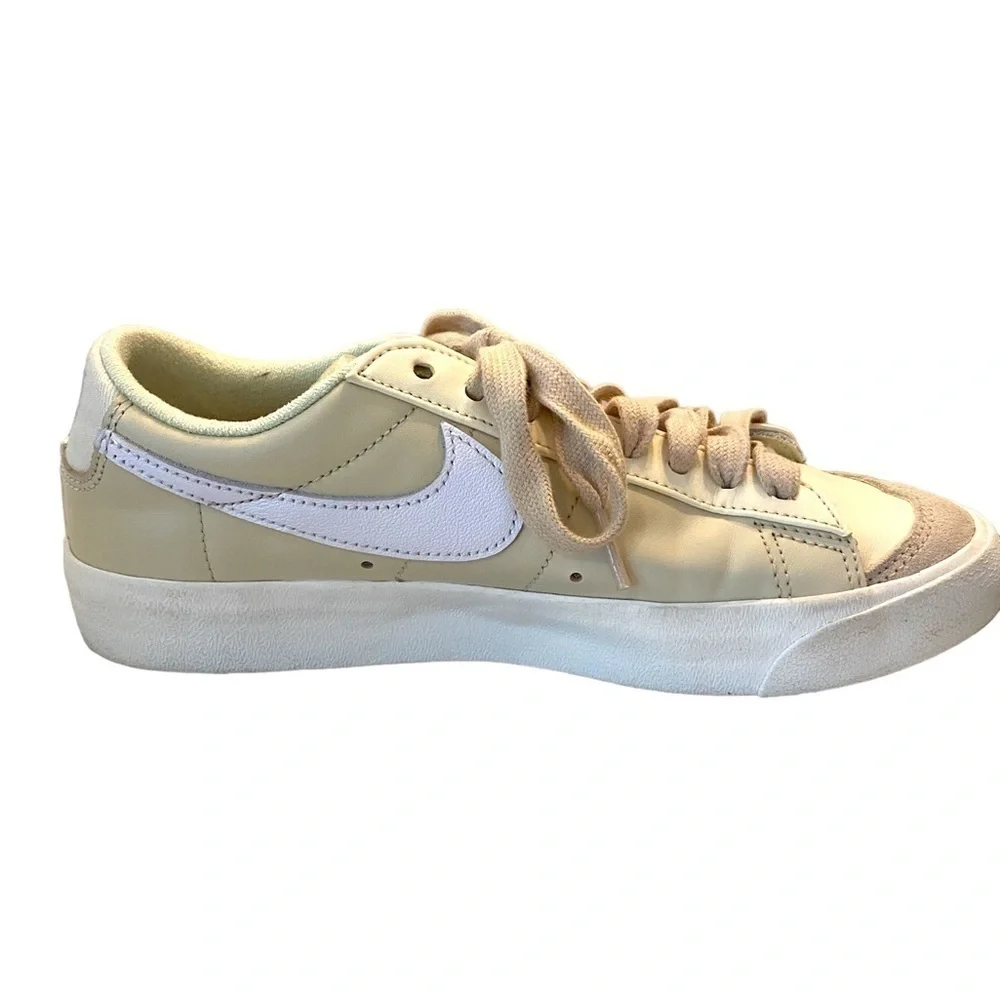 Nike Blazer Low ‘77 Women’s Sneakers - Size 7